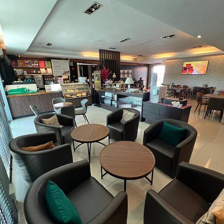 Hotel De Leon Lahad Datu Ngoại thất bức ảnh